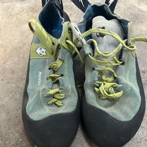 Axiom Women's Athletic Climbing Shoes - Green and Black